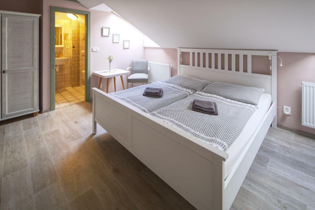 Apartament Zeleny Statek Bzova Zewnętrze zdjęcie